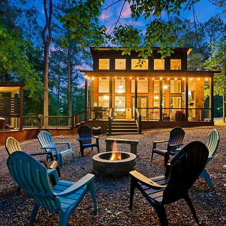Luxury Cabin In The Woods With Hot Tub And Yard Games!